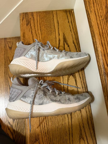 Silver Men's Size M 8.5 (W 9.5) Adult Under Armour Harper 8 Low