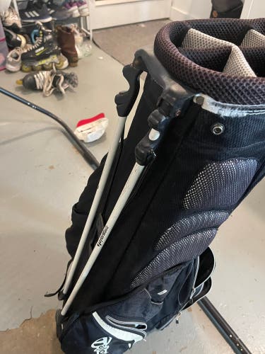 Men's TaylorMade Bag (Used)