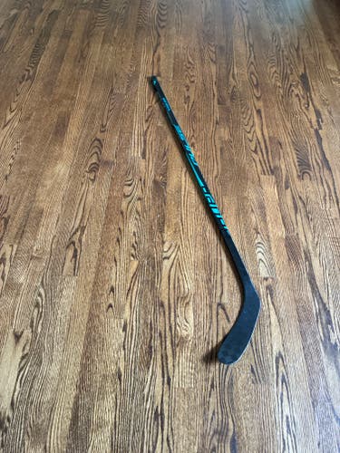Bauer Right Handed Hockey Stick P28 30 Flex (New)