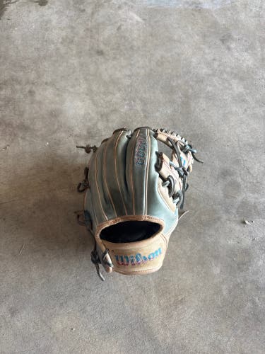 Wilson A2000 RH Infield Baseball Glove 11.5" (Used)