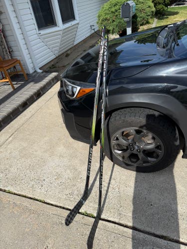 Senior Bauer Vapor Hyperlite 2 Right Handed Hockey Stick P92 82 Flex (Used)