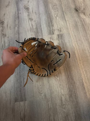 2023 Wilson A2000 RH Infield Baseball Glove 11.5" (Used)