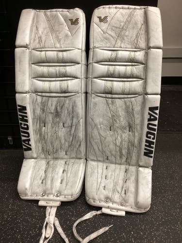 32" Vaughn Velocity V6 1000 Goalie Leg Pads (Used)
