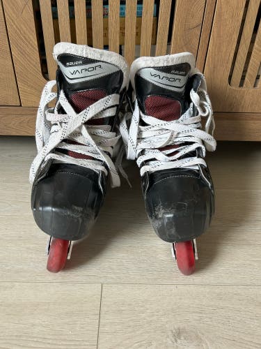 Senior Bauer Inline Hockey Goalie Skates Regular Width Size 9 (Used)