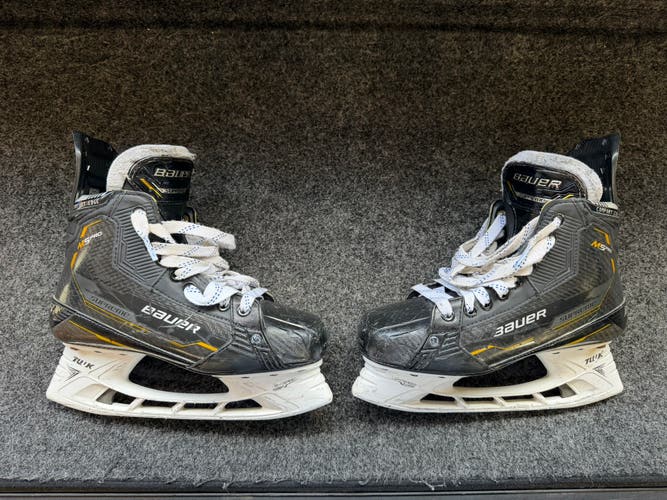 Black 2022 Bauer Supreme M5 Pro Hockey Skates Size 5.5 (Used)
