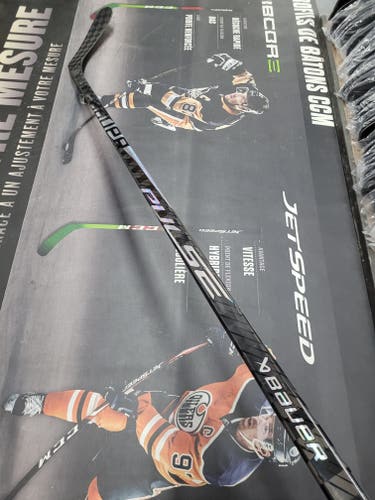 P92 | 77 Flex NEW! Senior Bauer Pulse Right Handed Hockey Stick P92 77 Flex Pro Stock (New)