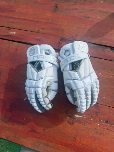 Like new Maverik Max Goalie Gloves