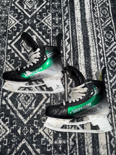 Green 2023 Bauer Vapor Hyperlite 2 Hockey Skates Pro Stock/Custom Size 10 (Used)