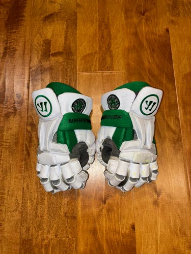 Victoria Shamrocks Warrior Burn XP Lacrosse Gloves
