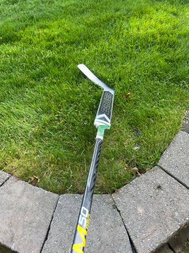 Senior Bauer Supreme M5 Pro Regular Goalie Stick 25" Paddle (Used)