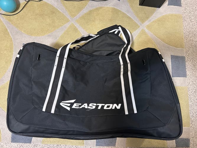 30-inch Easton carry hockey bag youth/intermediate size Excellent condition