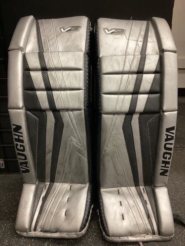 31" Vaughn Velocity V9 Goalie Leg Pads (Used)