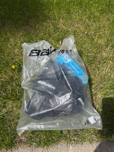 Bauer (New) Pro Knee Guard INT