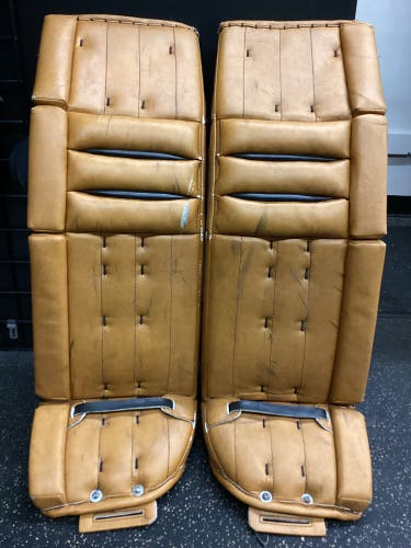 34" Simmons 998 Goalie Leg Pads (Used)