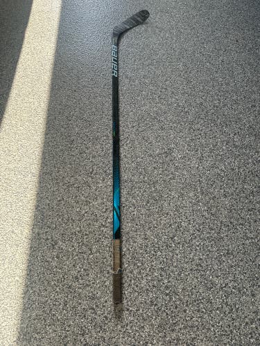 Intermediate Bauer Nexus Geo Right Handed Hockey Stick P28 55 Flex (Used)