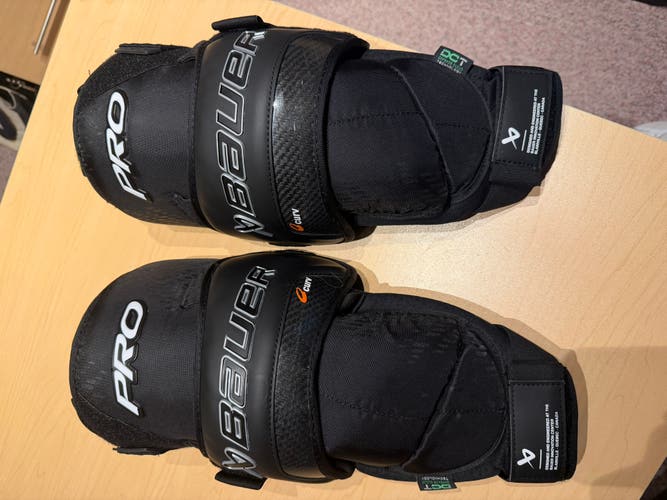 Bauer Pro knee guards senior used once