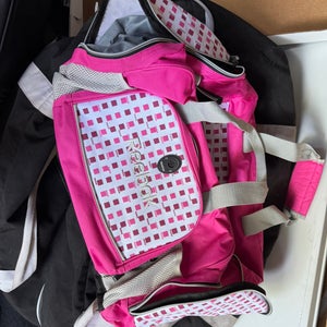 Pink Girls Small / Medium Reebok Duffle Bag (Used)