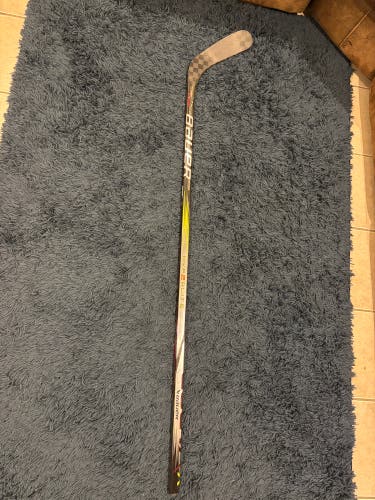 Senior Bauer Vapor Hyperlite 2 Right Handed Hockey Stick P92 65 Flex (Used)