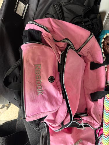 Pink Girls Small / Medium Reebok Duffle Bag (New)
