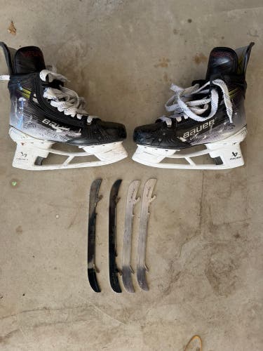 2023 Bauer Vapor Hyperlite 2 Hockey Skates 7.5 (Used)