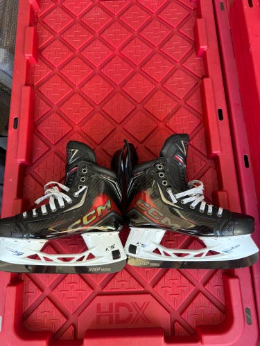 2025 CCM JetSpeed FT8 Pro Hockey Skates Narrow Width 8 (Used)
