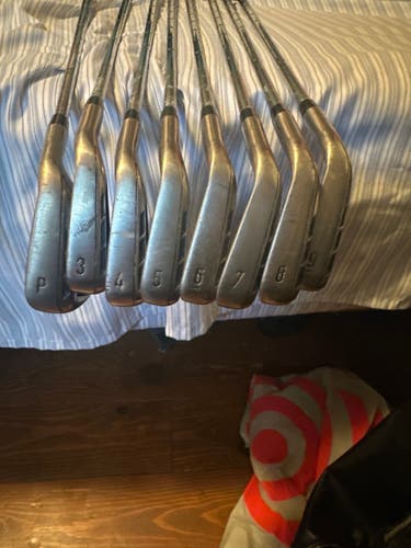 Men's 2011 Callaway Razr X Right Handed Iron Set (9 Clubs) #3 - #9, PW, GW (Used)