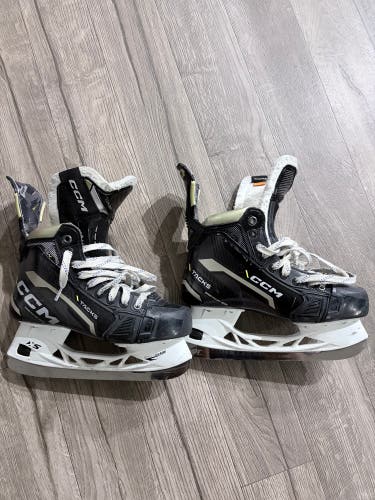 CCM AS-V Hockey Skates Regular Width Size 4.5 (Used)