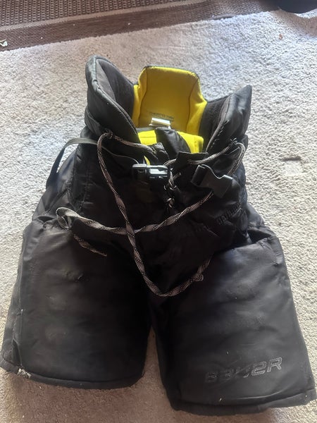 Junior Large Bauer Supreme One40 Hockey Pants (Used)
