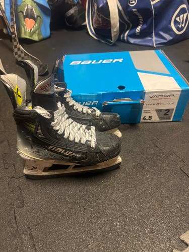 2023 Bauer Vapor Hyperlite 2 Hockey Skates Size 4.5 (Used)