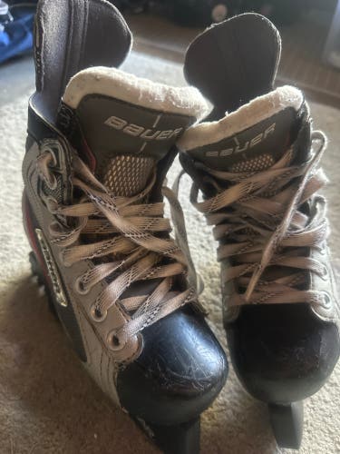 Black/Gray 2011 Bauer Vapor X3.0 Hockey Skates Extra Wide Width 13 (Used)