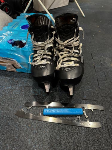 2025 True Catalyst 9x4 Hockey Goalie Skates Wide Width 8 (Used)
