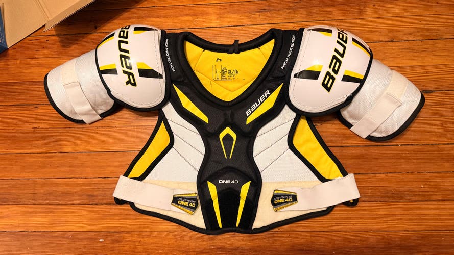 XL Senior Bauer Supreme One 40 Shoulder Pads (Used)