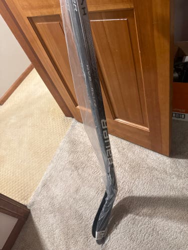 Senior Bauer Vapor Hyperlite 2 Right Handed Hockey Stick P28 70 Flex Pro Stock (New)