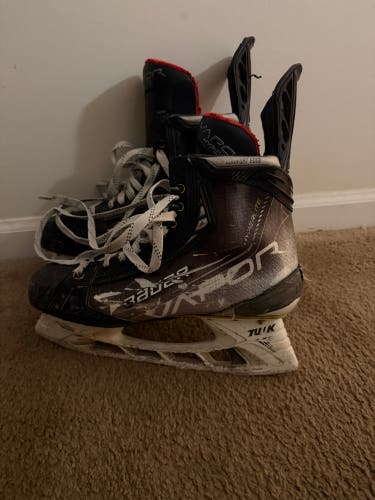 2021 Bauer Vapor Hyperlite Hockey Skates 10 (Used)
