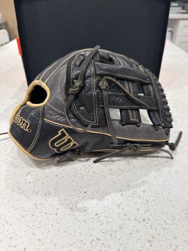 Wilson A1000 RH Outfield Baseball Glove 12.5" (Used)