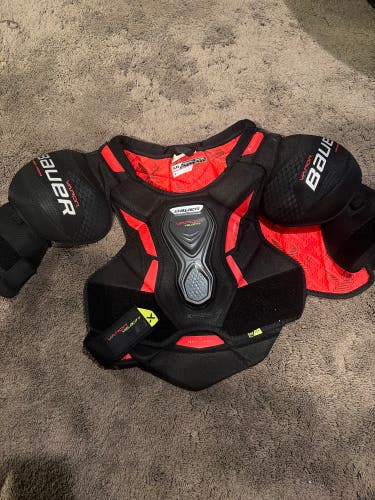 Men's Medium Senior Bauer Vapor Velocity Shoulder Pads (Used)