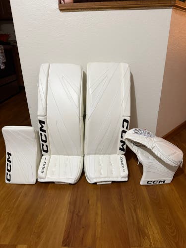 32" 2025 CCM EFlex 7 Regular Goalie Full Set (New)