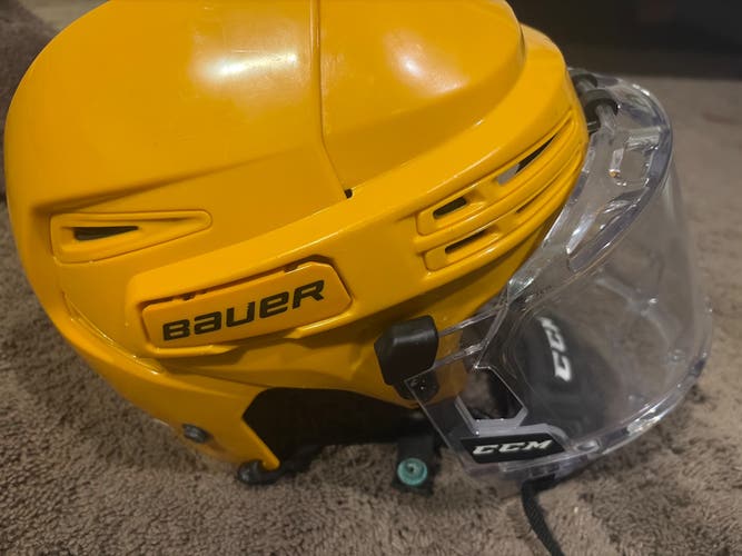 Large Bauer Re-Akt 75 Helmet (Used)