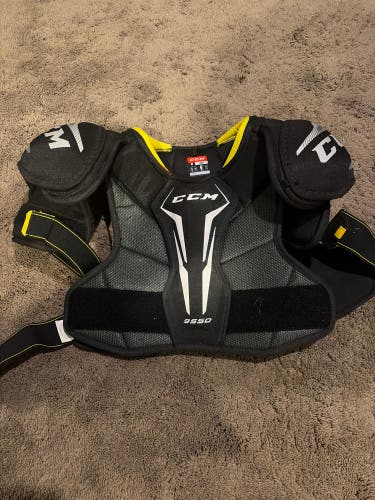 Men's Large Senior CCM Tacks 9550 Shoulder Pads (Used)