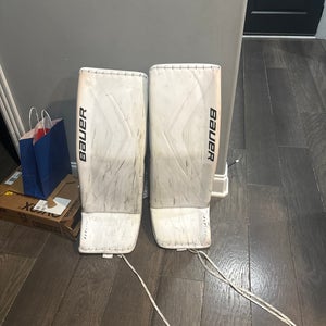 Medium 2025 Bauer FlyLite Goalie Leg Pads (Used)