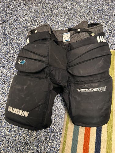 Senior Medium Vaughn Velocity V9 Pro Hockey Goalie Pants (Used)