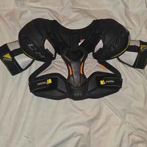 Men's Medium Junior CCM AS1 Super Tacks Shoulder Pads