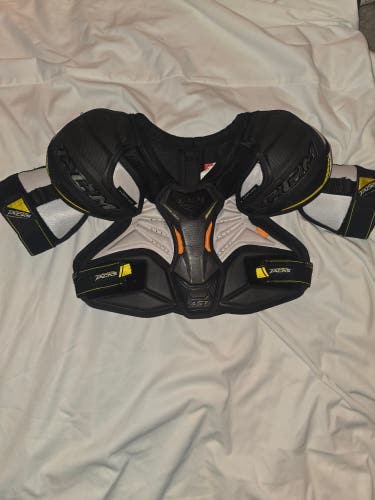 Men's Medium Junior CCM AS1 Super Tacks Shoulder Pads