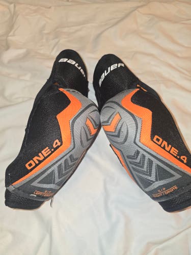 Senior Small Bauer Supreme One 4