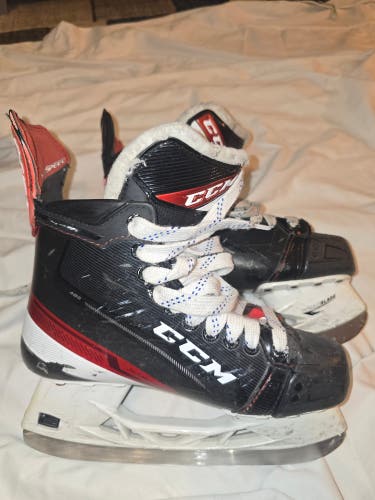 Black CCM JetSpeed FT485 Hockey Skates Regular Width 6.5 (Used)