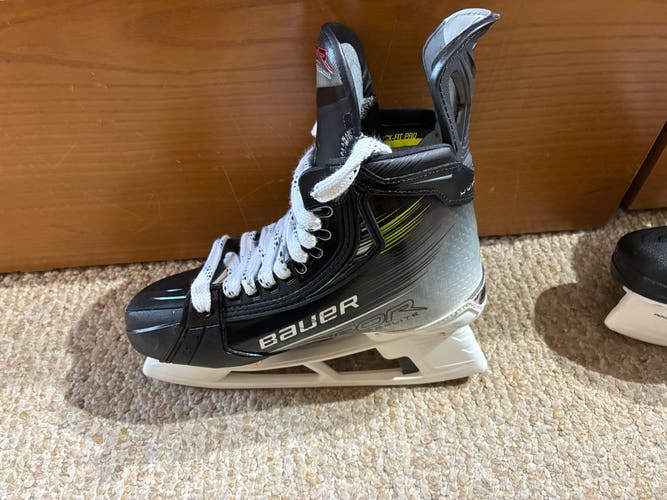 Black/Gray 2023 Bauer Vapor Hyperlite 2 Hockey Skates Wide Width Size 5 (New)