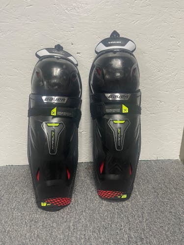 Senior Bauer Vapor Hyperlite 15" Shin Pads (Used)