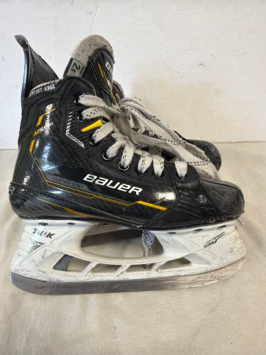 Bauer Supreme M5 Pro Hockey Skates Regular Width Size 2.5 (Used)