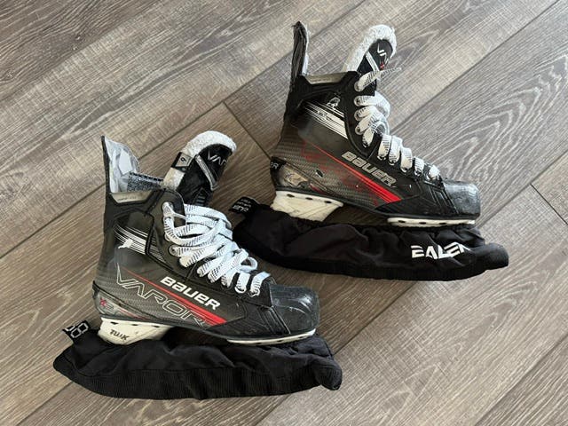 Black/Gray Bauer Vapor X3 Hockey Skates Regular Width 6 (Used) Good Used Condition. New LS Runners!