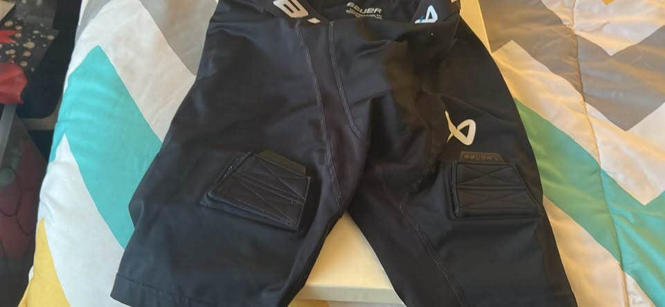 Junior Large Bauer Hockey Pants (New)